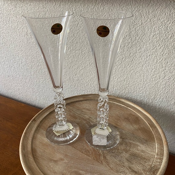 Vintage Pair of Crystal Fluted Champagne Millennium
2000 Glasses - Picture 2 of 4